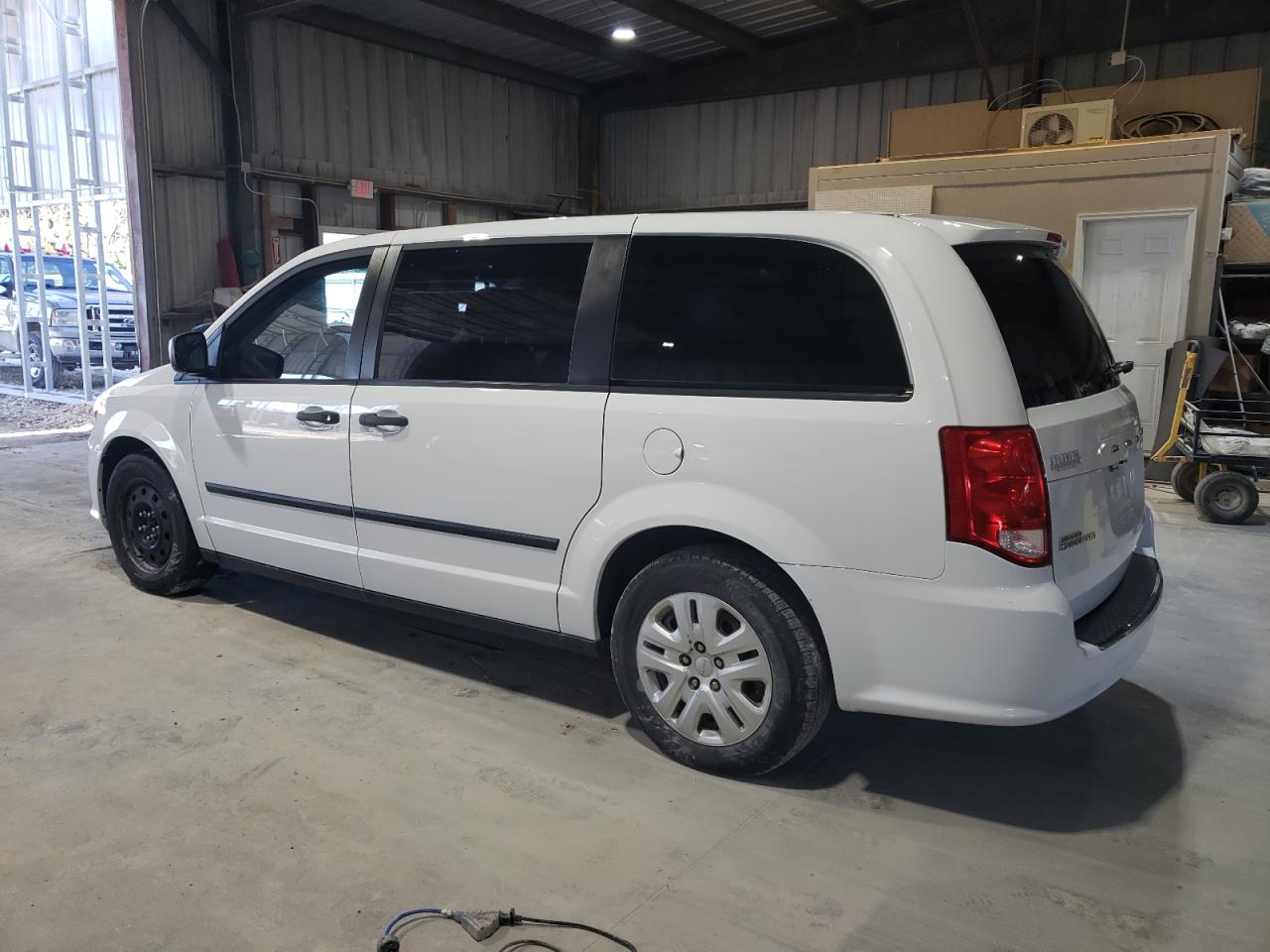2016 Dodge Caravan - Image 2