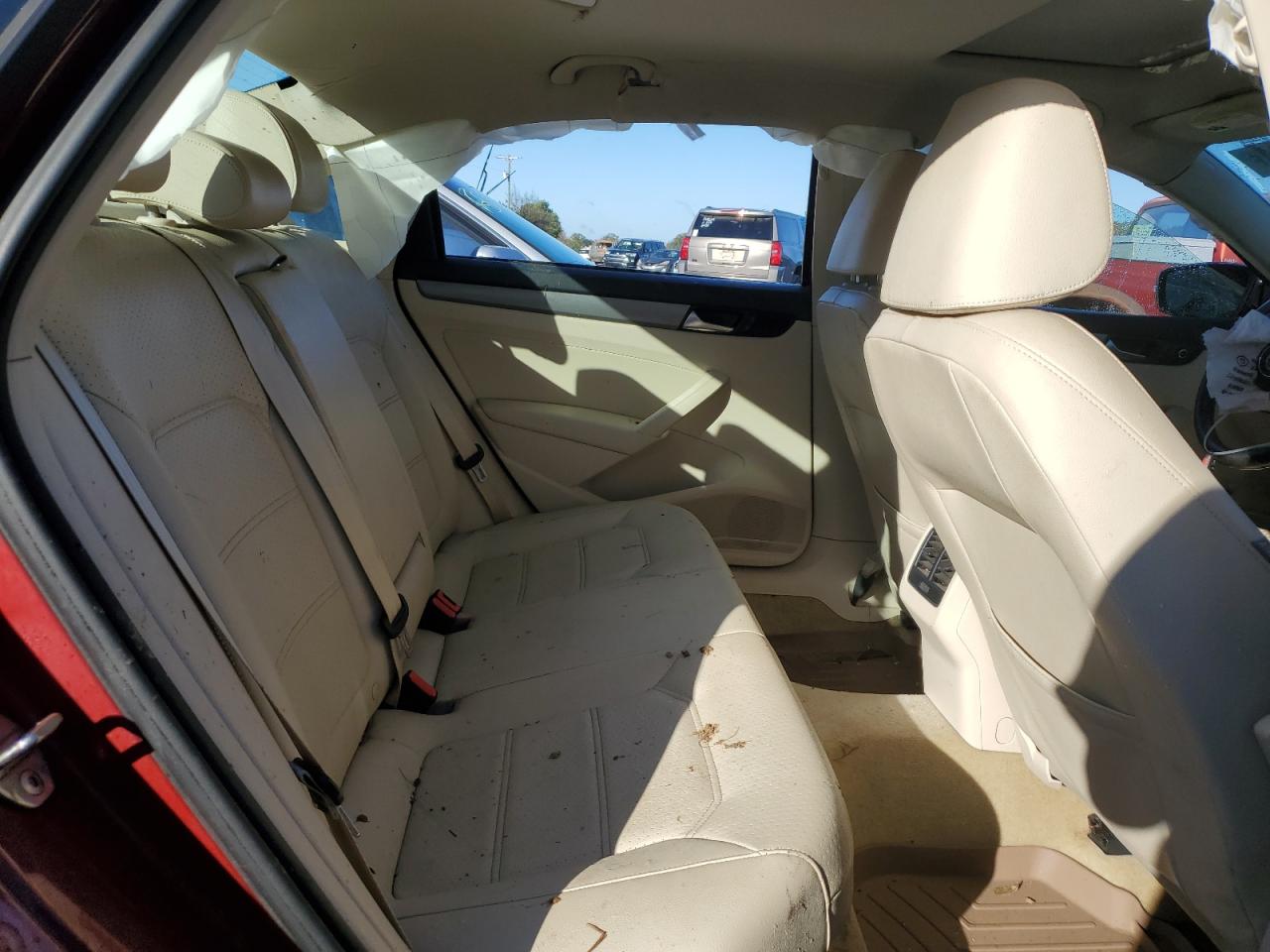 2015 Volkswagen Passat - Image 10