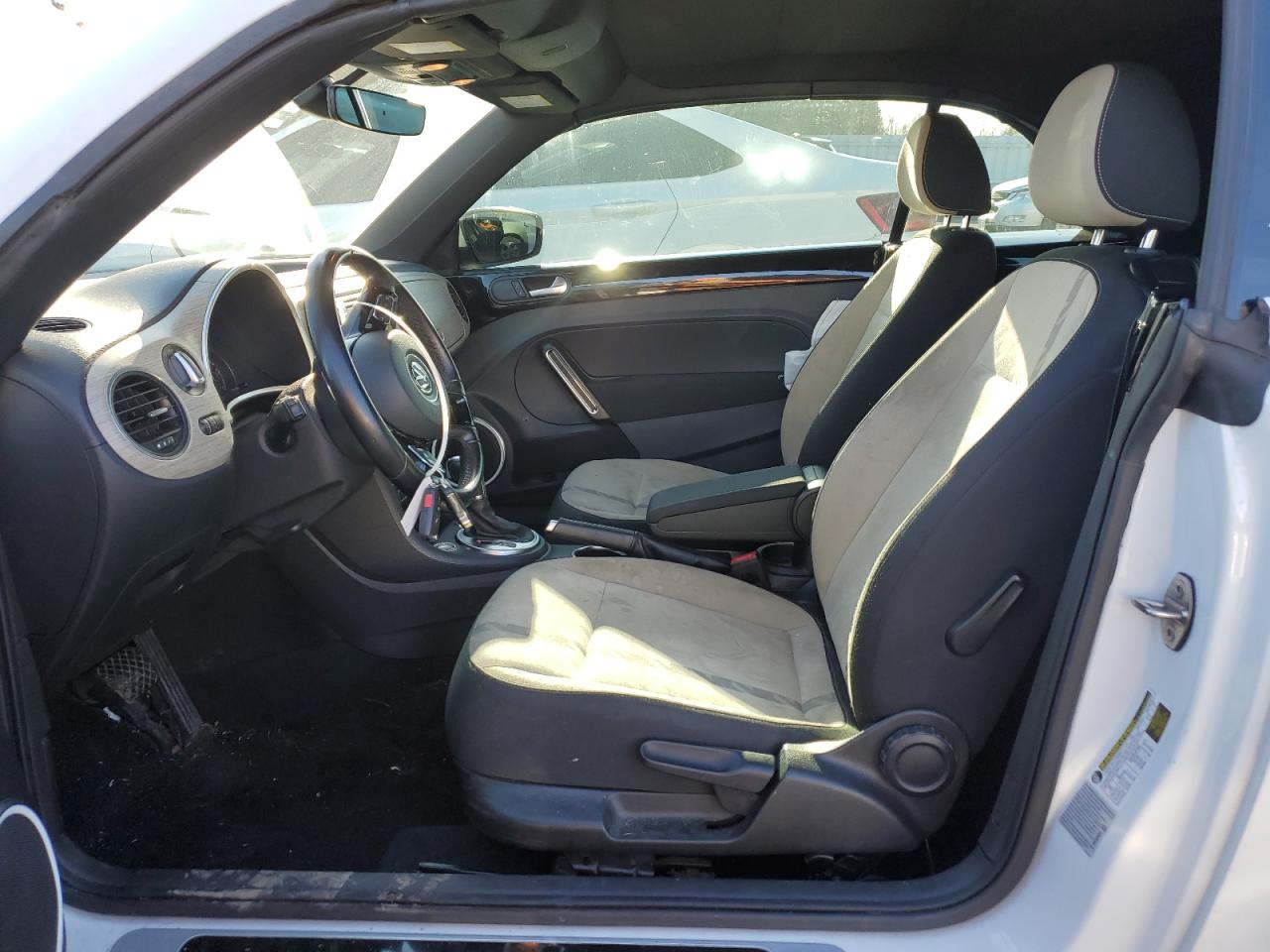 2018 Volkswagen Beetle S VIN: 3VW5DAATXJM507590 Lot: 82218204