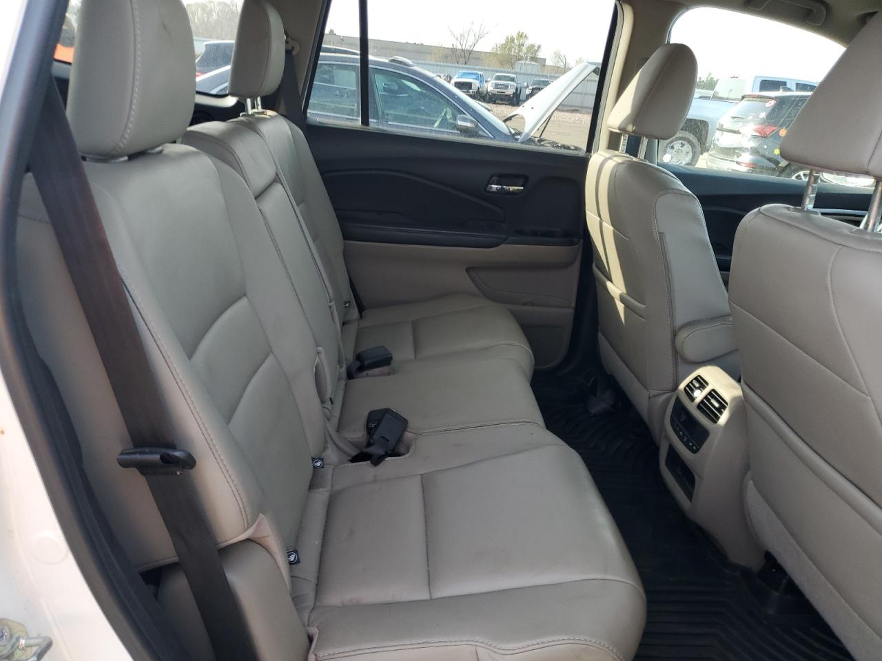2017 Honda Pilot - Image 11