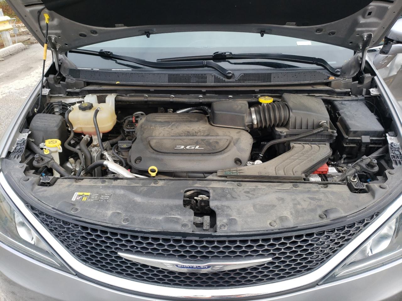 2017 Chrysler Pacifica - Image 12