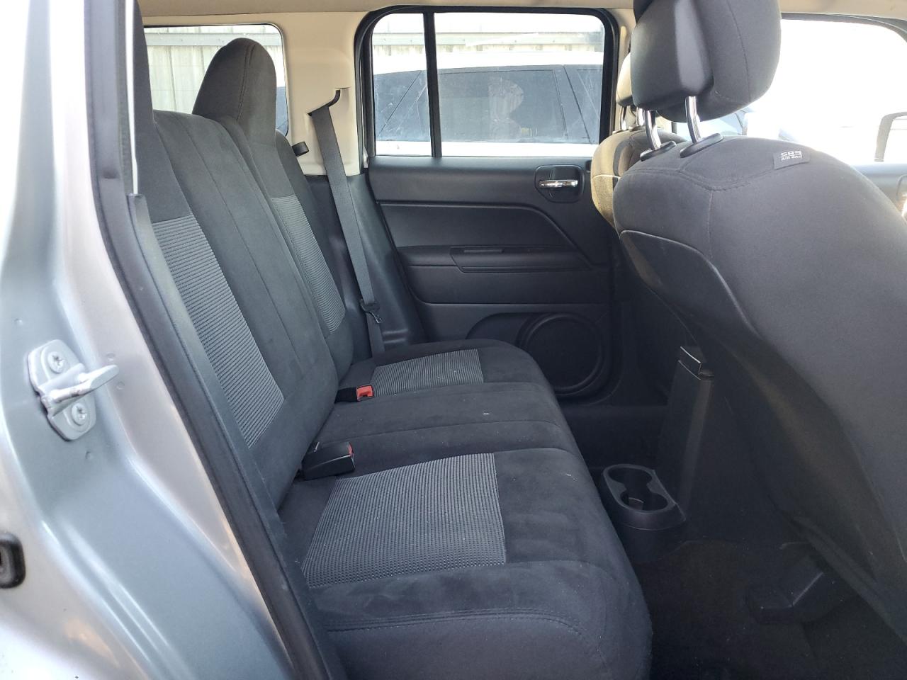 2016 Jeep Liberty (Patriot) - Image 11