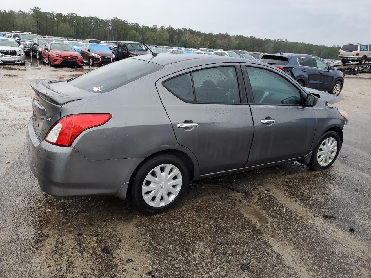 2019 Nissan Versa - Image 3