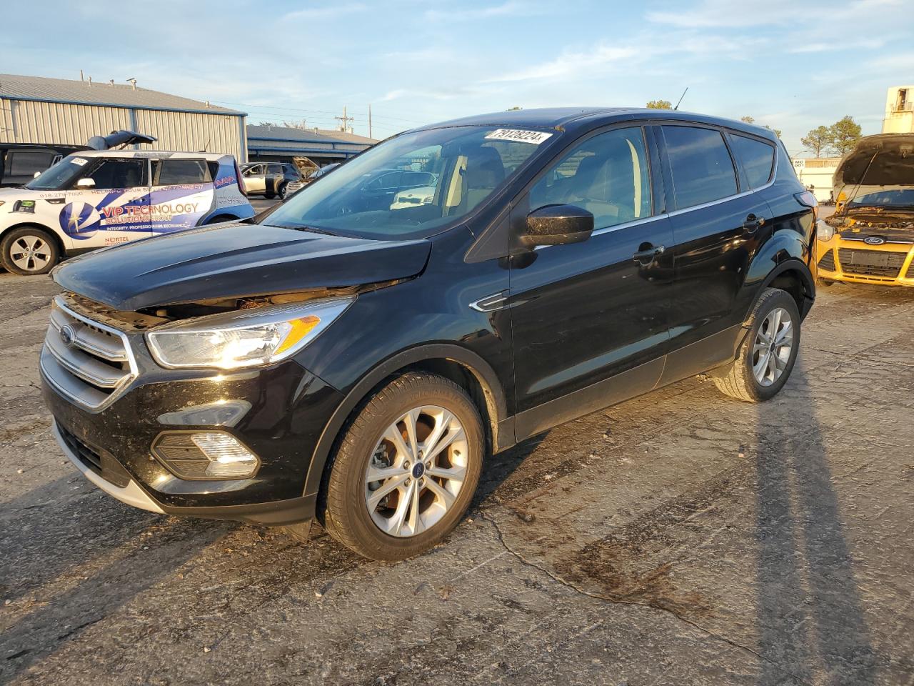 VIN 1FMCU0G91HUD76132 2017 FORD ESCAPE no.1