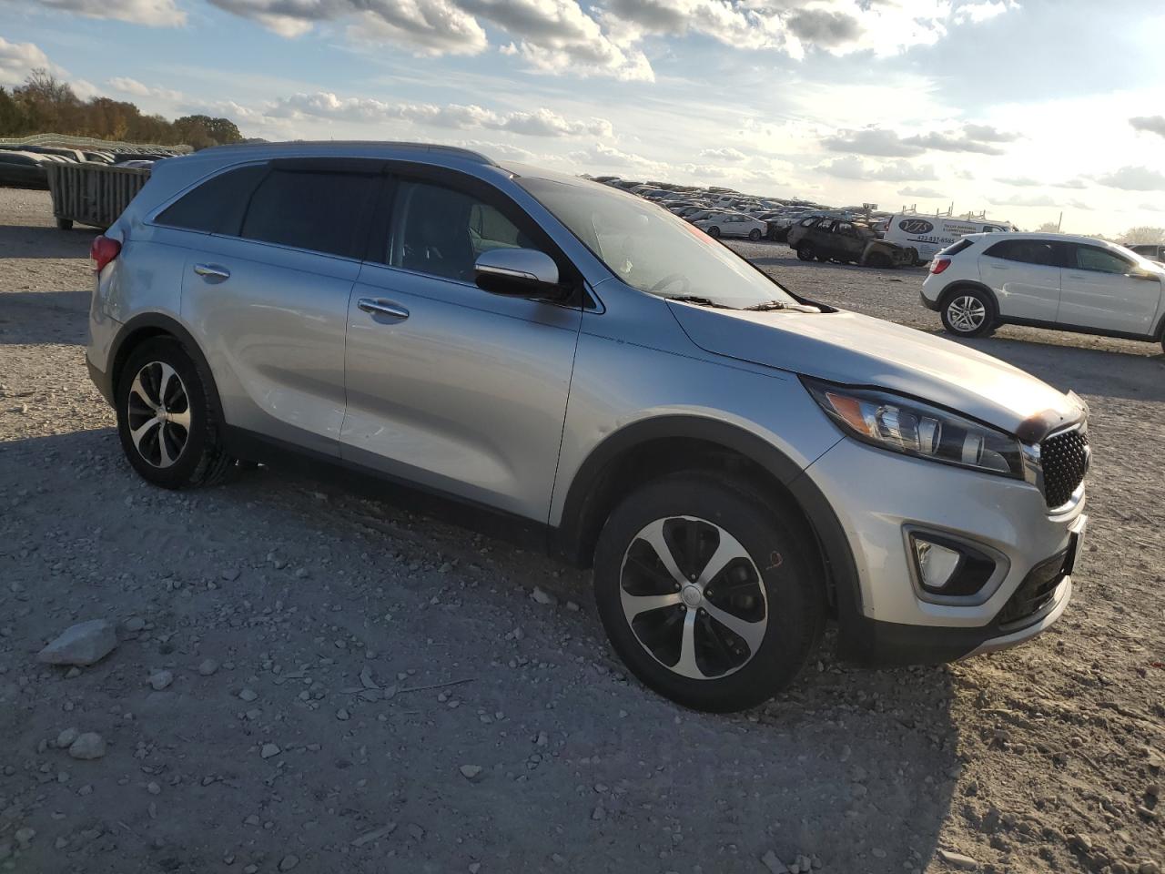 2016 Kia Sorento - Image 4