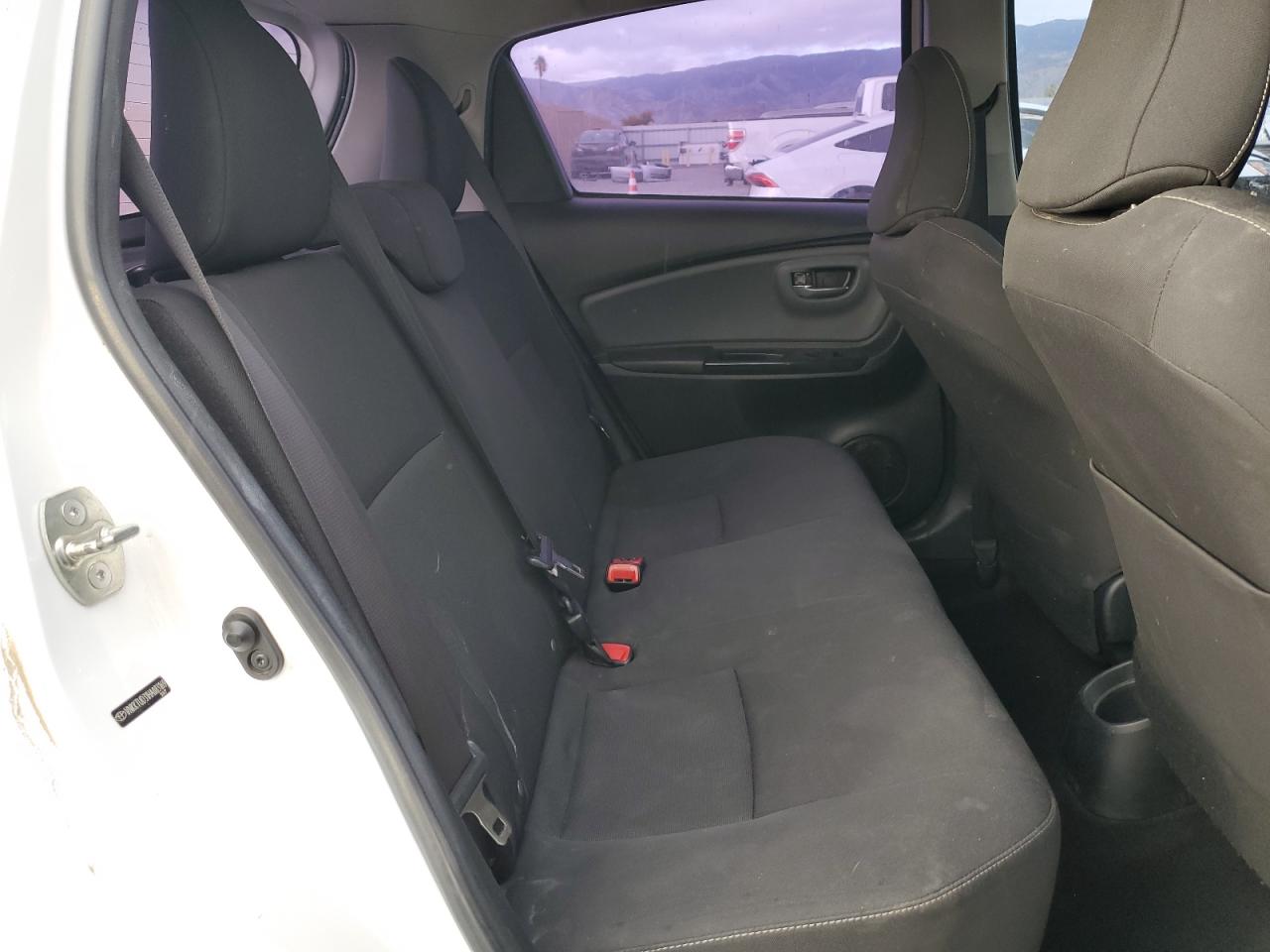 2017 Toyota Yaris - Image 11