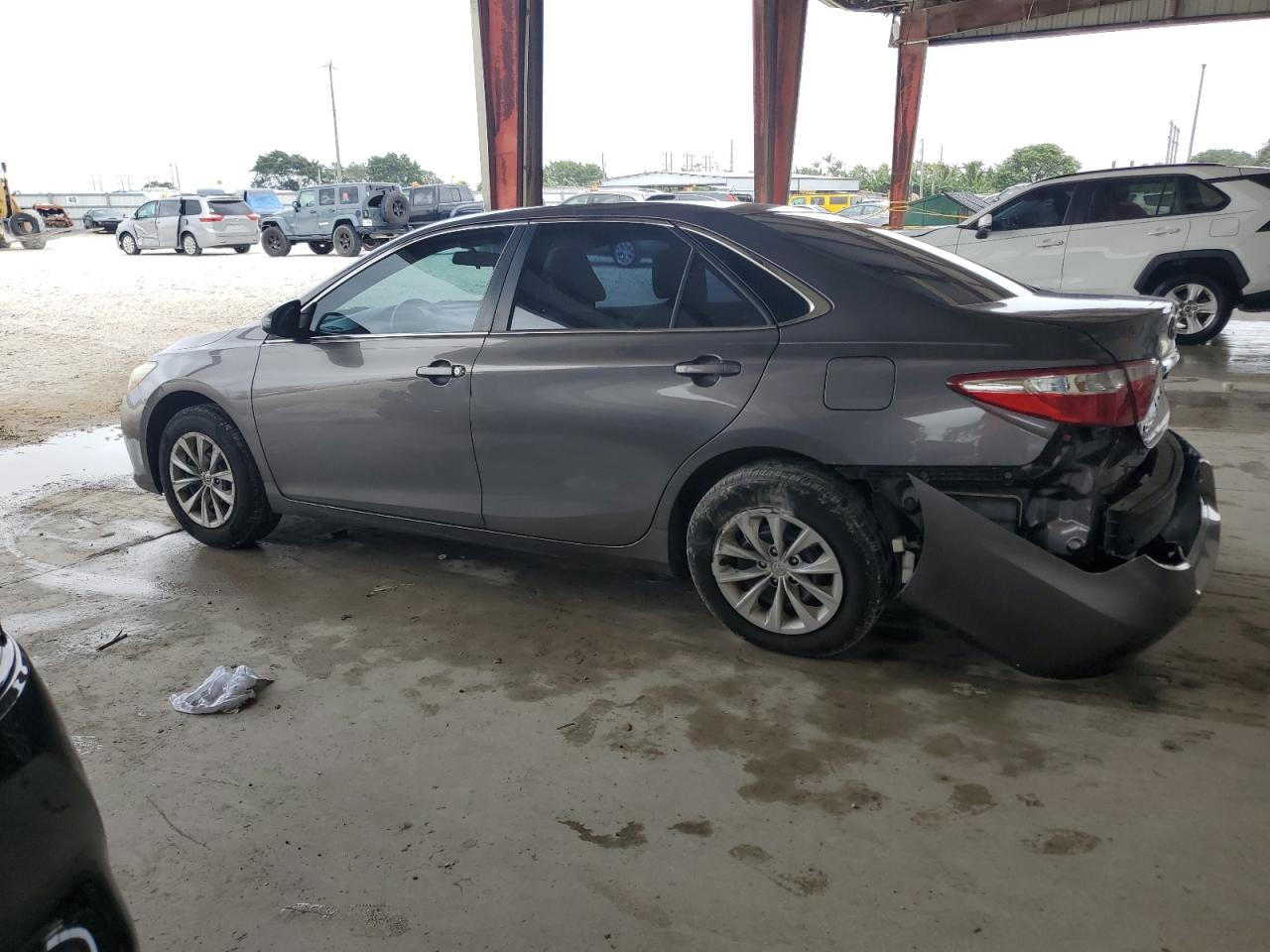 VIN 4T1BF1FK8GU577928 2016 TOYOTA CAMRY no.2