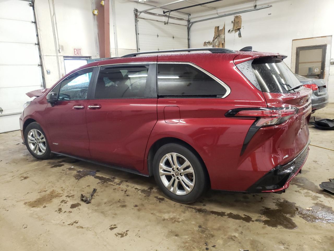 2021 Toyota Sienna - Image 2