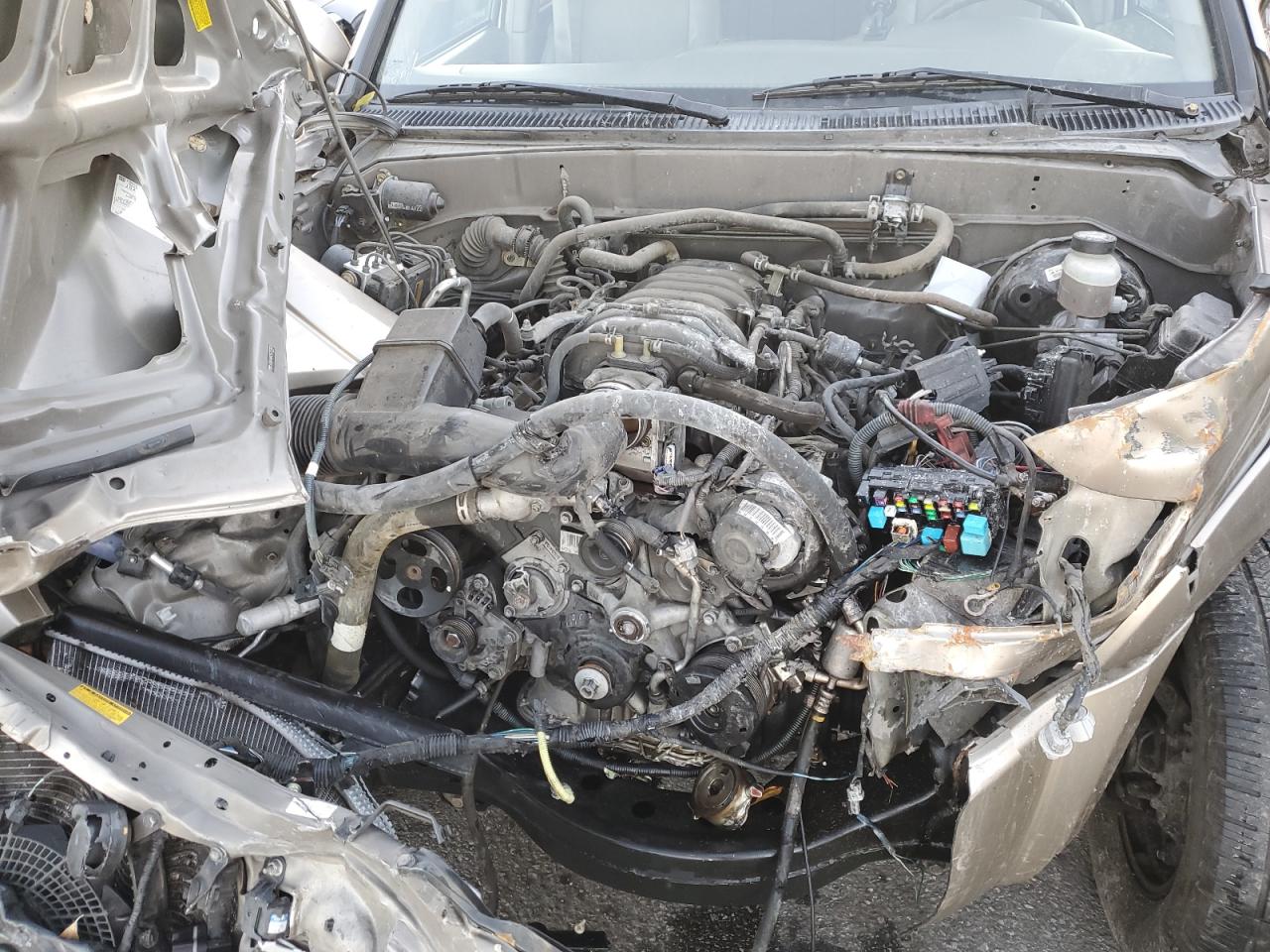 2005 Toyota Sequoia - Image 12