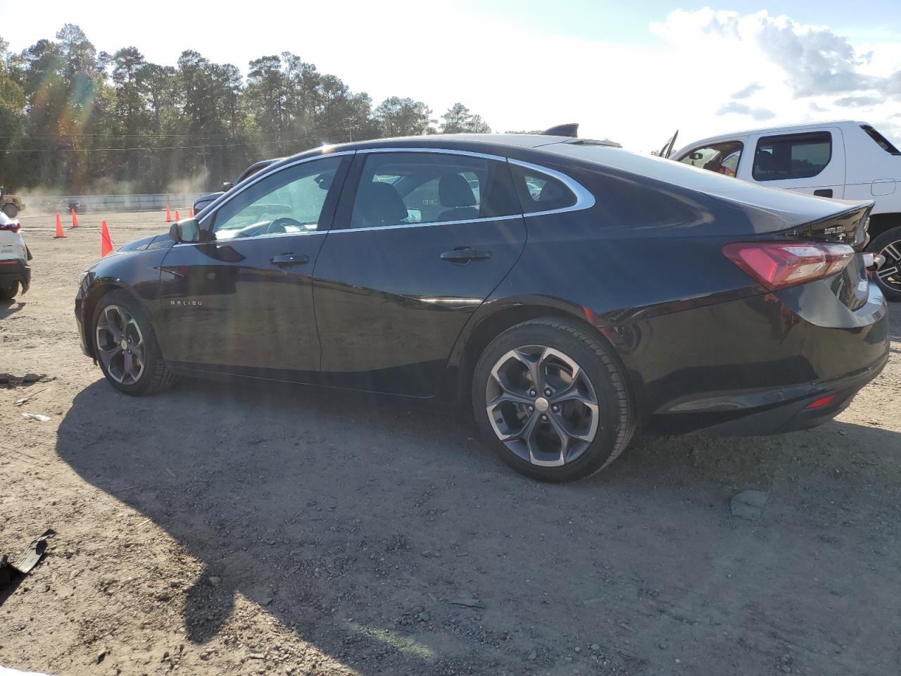 2021 Chevrolet Malibu - Image 2