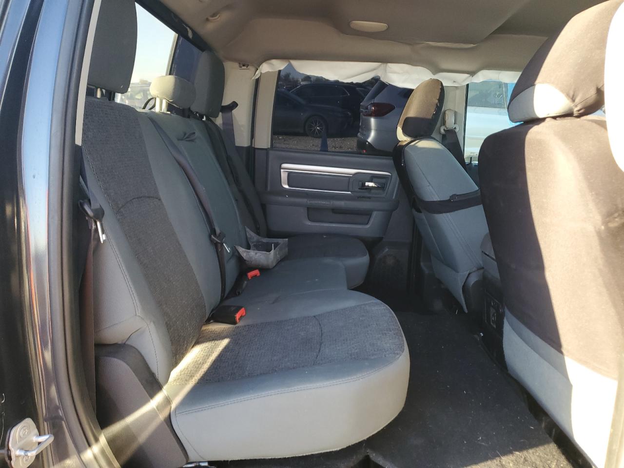 2016 RAM 1500 - Image 10