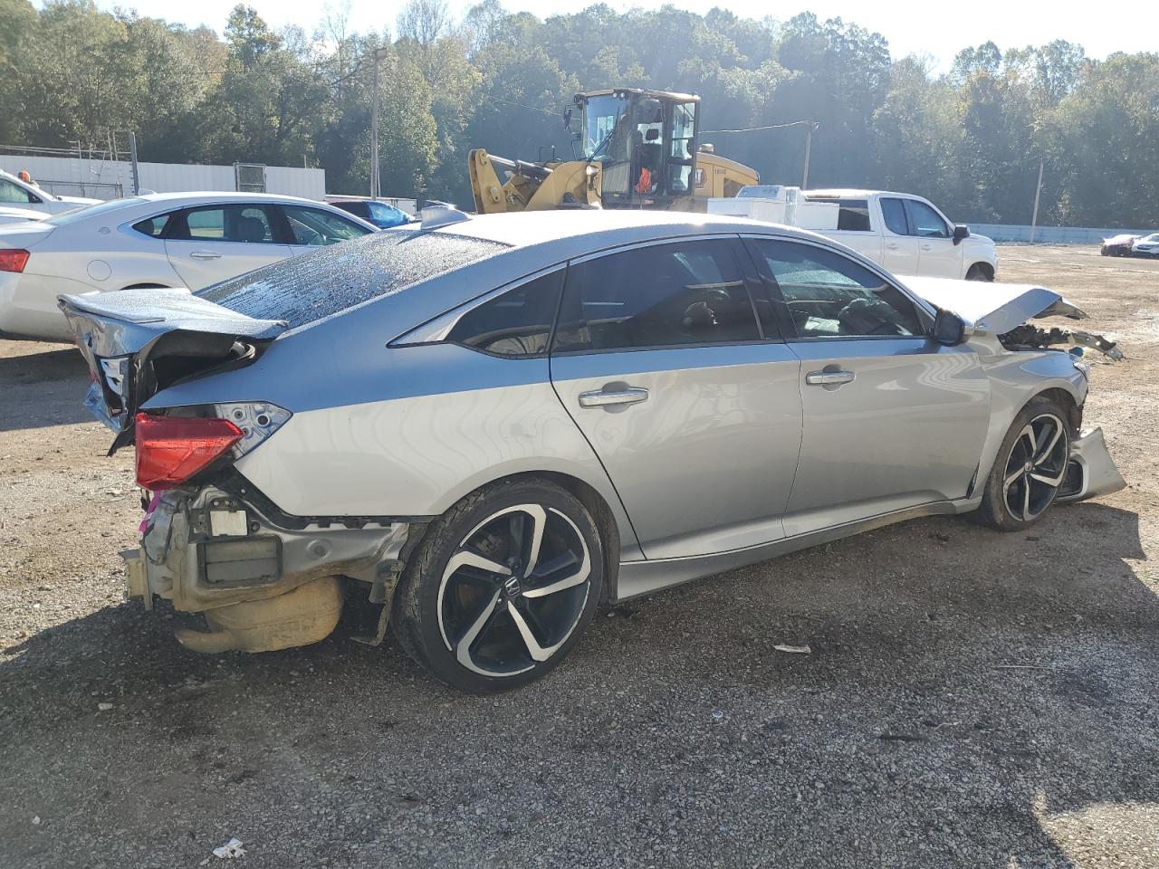 VIN 1HGCV2F34JA024911 2018 HONDA ACCORD no.3