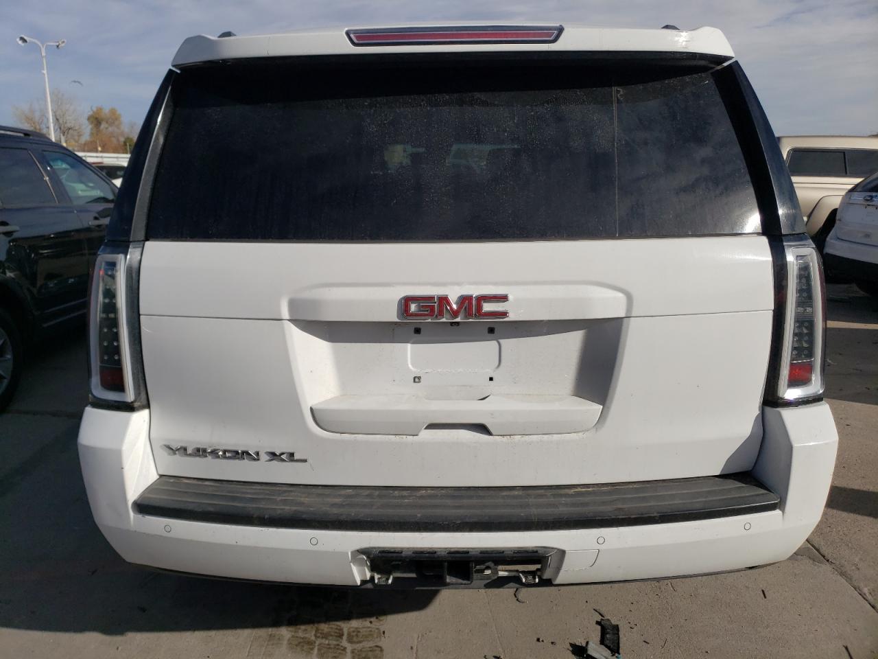2015 GMC Yukon - Image 6