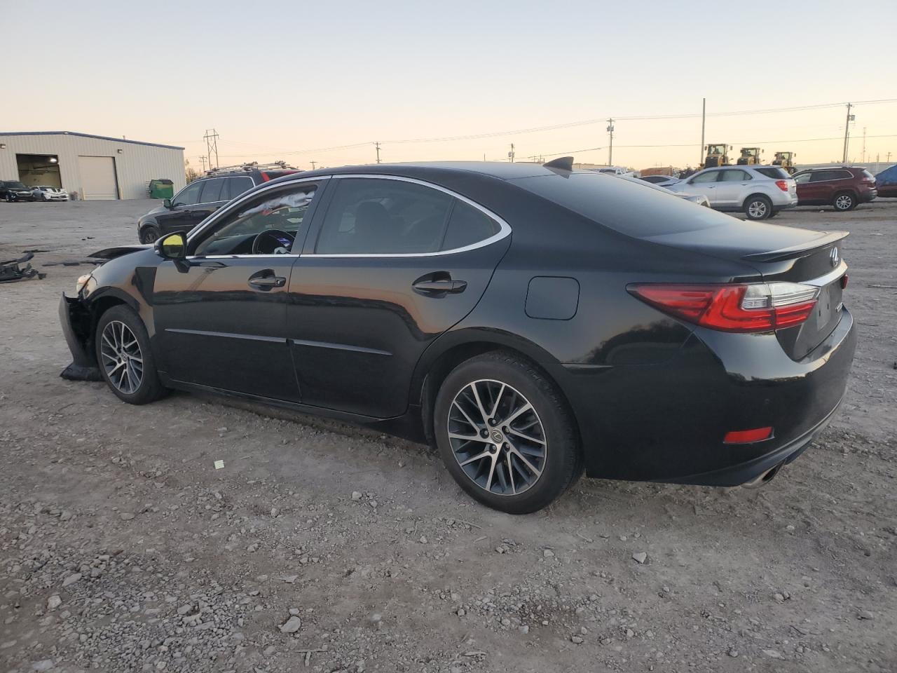 2018 Lexus ES - Image 2