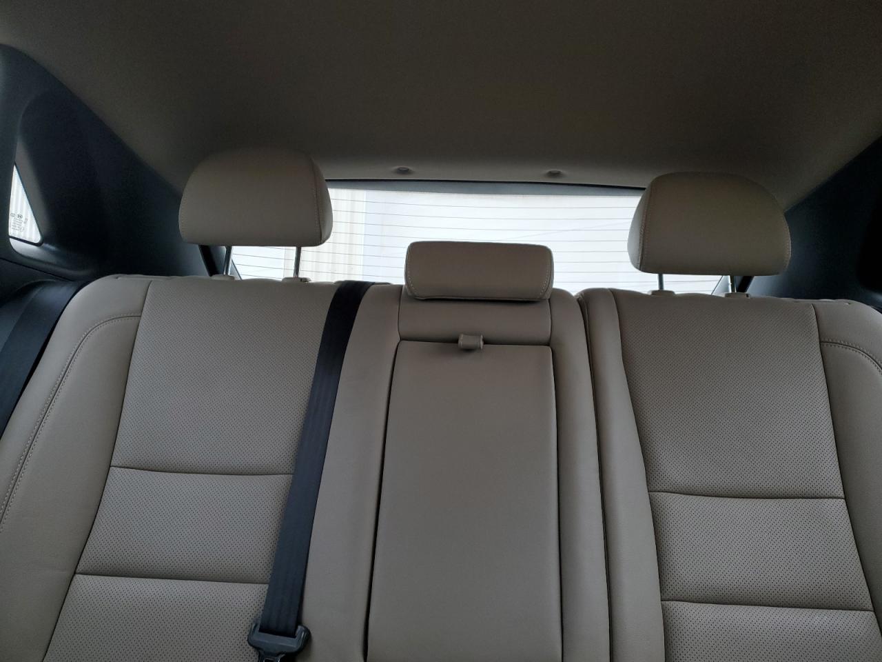 2017 Hyundai Elantra - Image 10