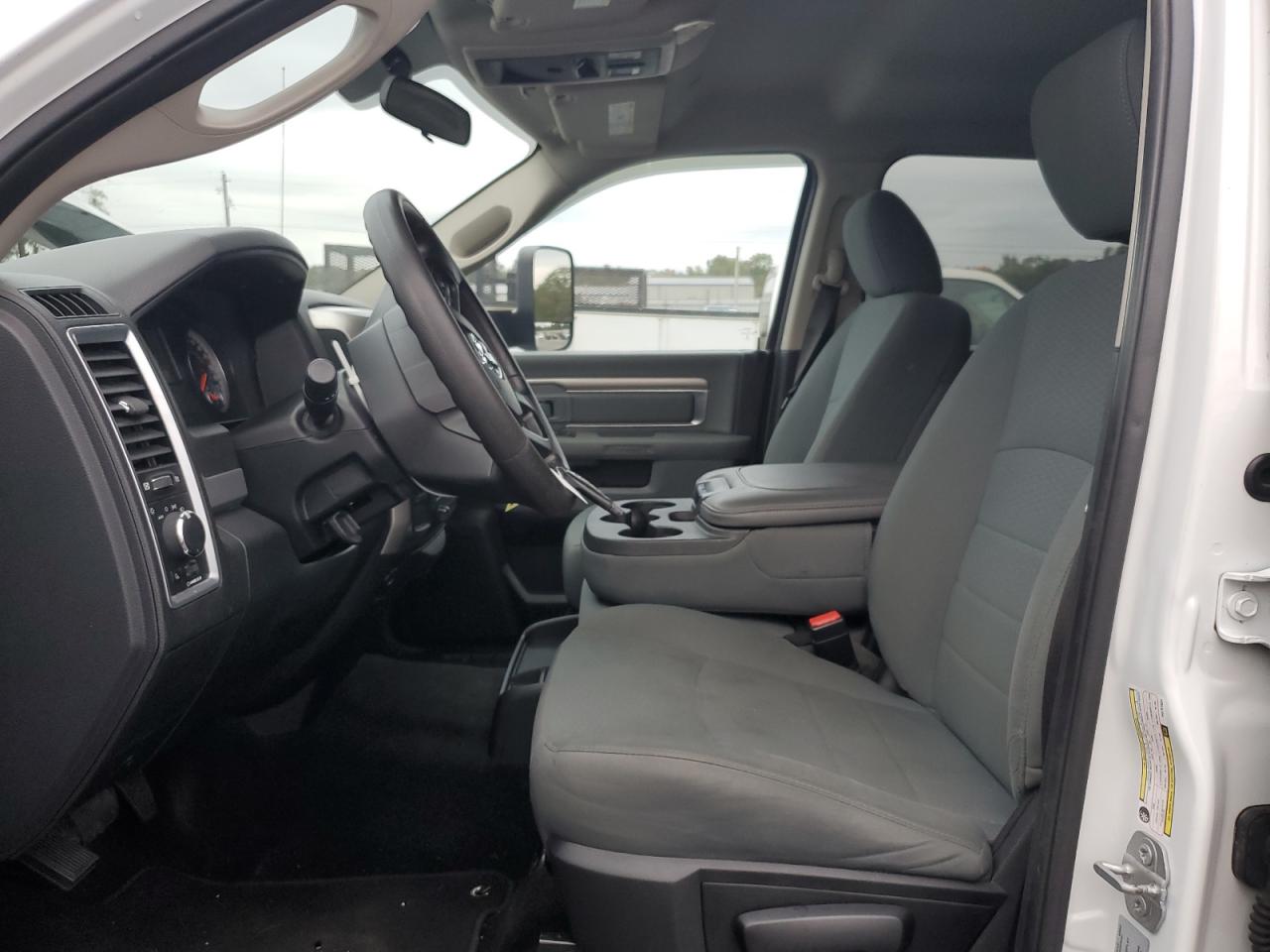2017 RAM 3500 - Image 7