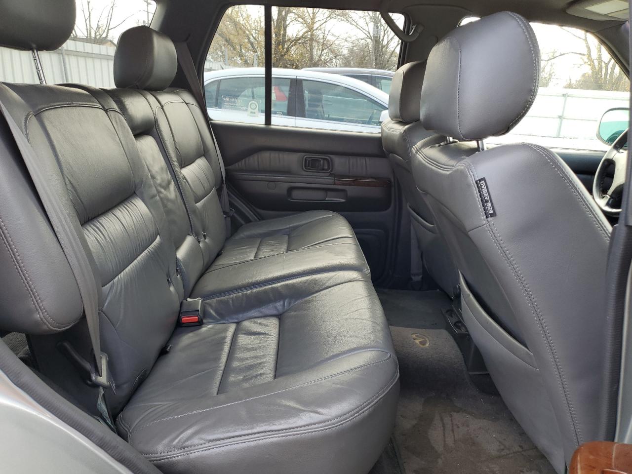 1999 Infiniti QX4 - Image 10