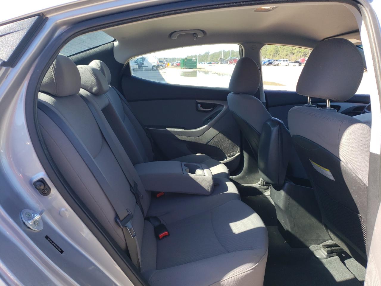 2015 Hyundai Elantra - Image 11