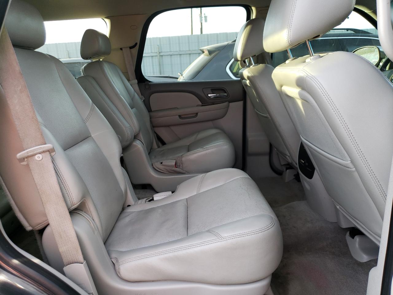 2010 Chevrolet Tahoe - Image 11