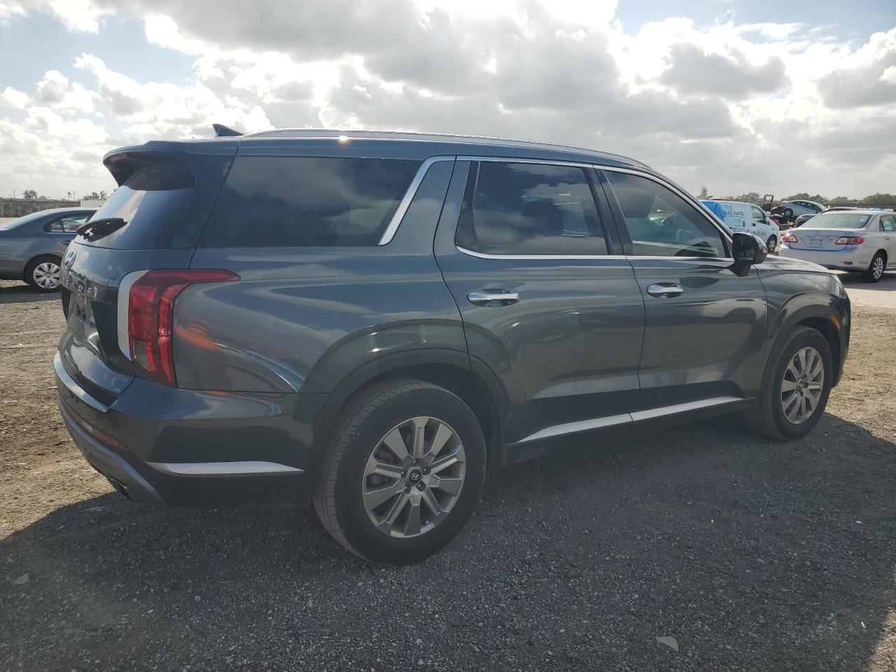 2023 Hyundai Palisade - Image 3