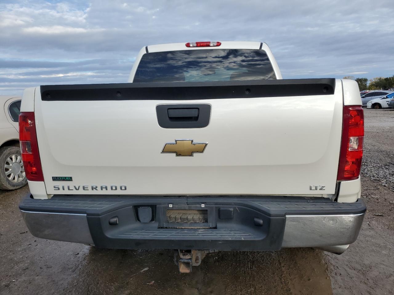2011 Chevrolet Silverado - Image 6