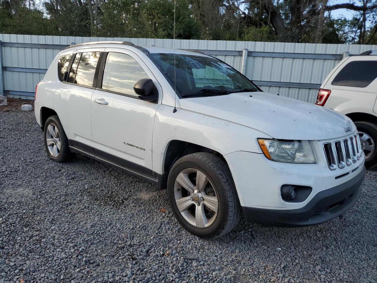 VIN 1C4NJDBB8DD246396 2013 JEEP COMPASS no.4