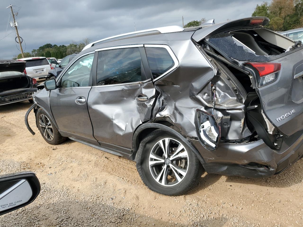 2019 Nissan Rogue - Image 2