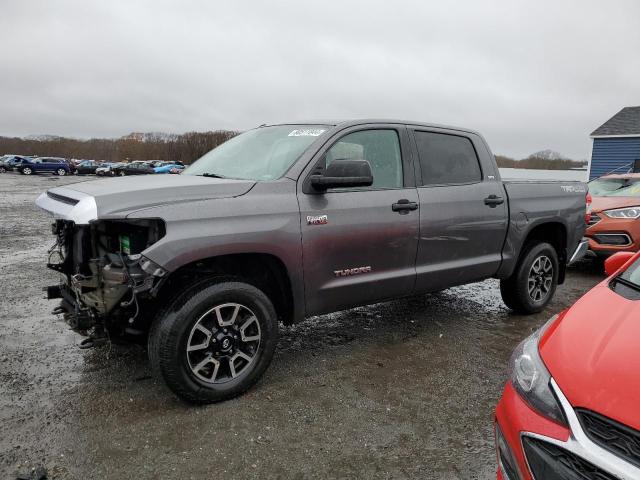 2014 Toyota Tundra Crewmax Sr5 за продажба в Assonet, MA - Front End