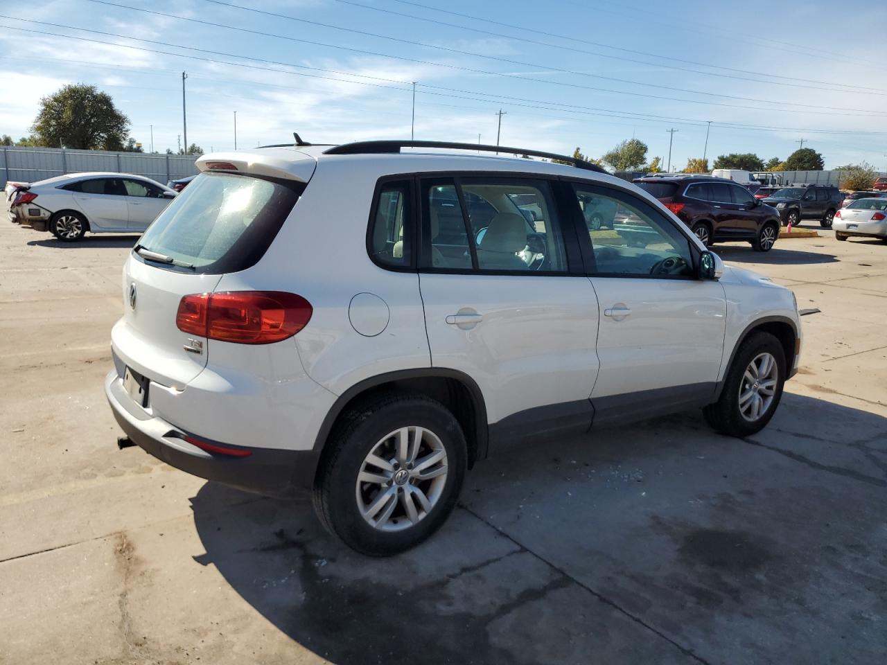 2016 Volkswagen Tiguan - Image 3