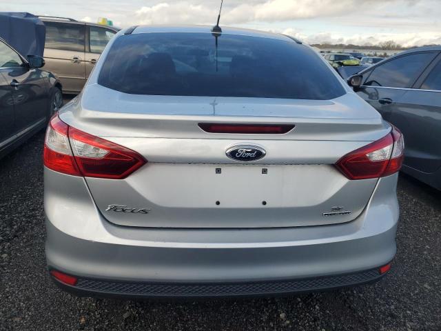 Sedans FORD FOCUS 2014 Silver