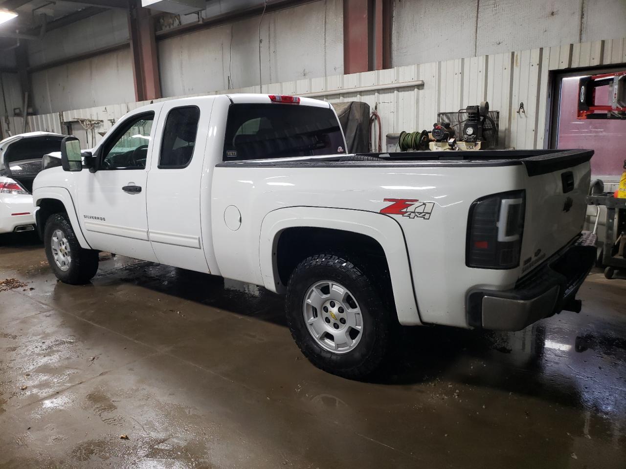 2010 Chevrolet Silverado - Image 2