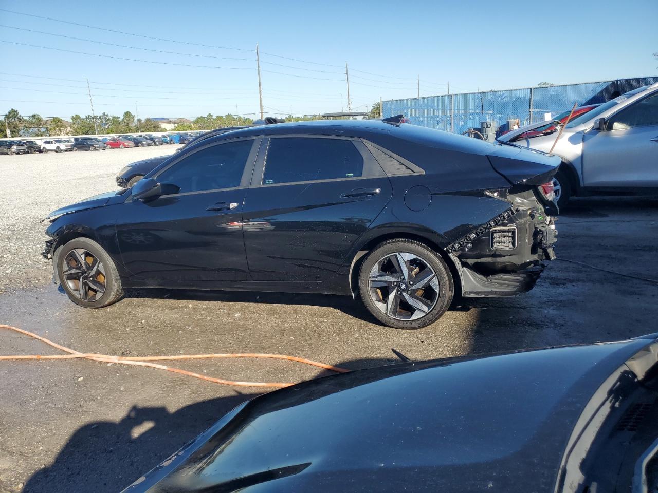 2023 Hyundai Elantra - Image 2