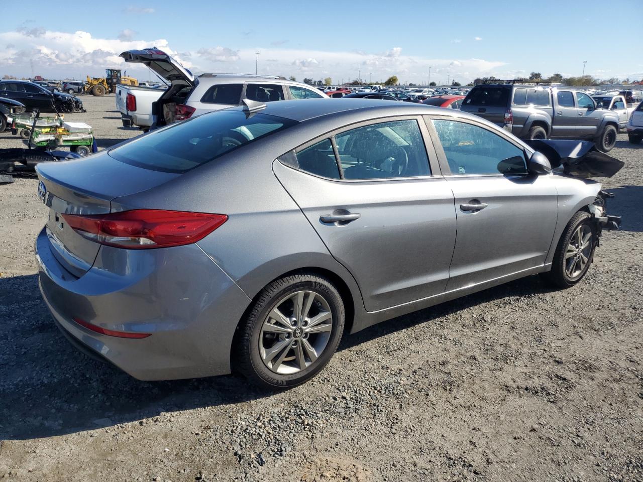2018 Hyundai Elantra - Image 3