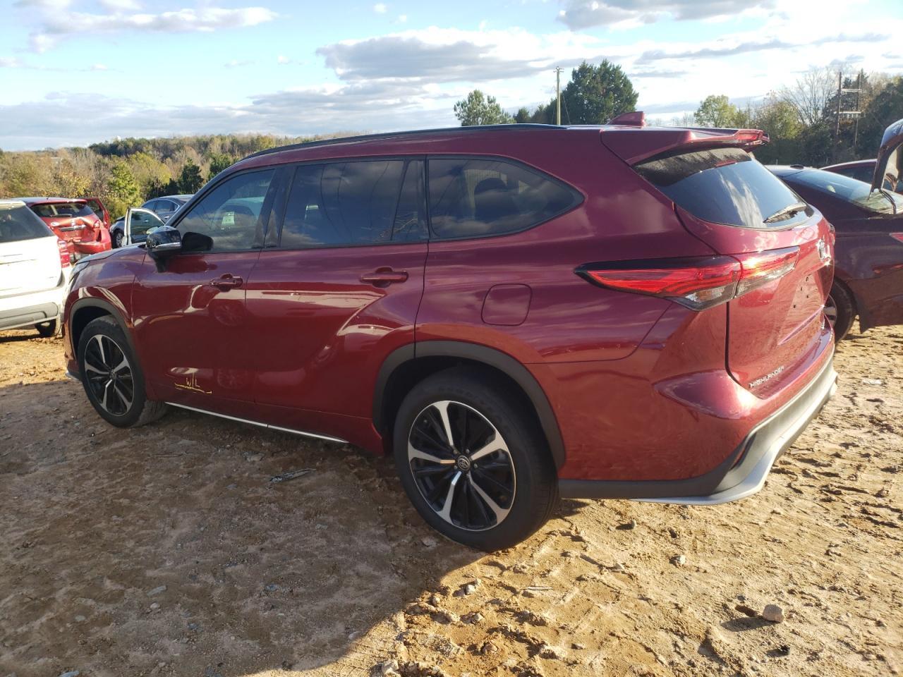 2022 Toyota Highlander - Image 2