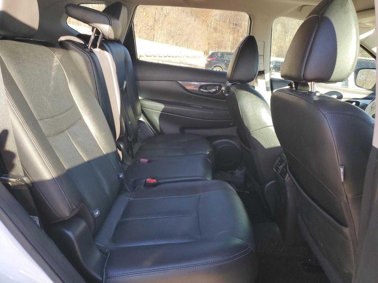 2016 Nissan Rogue - Image 12