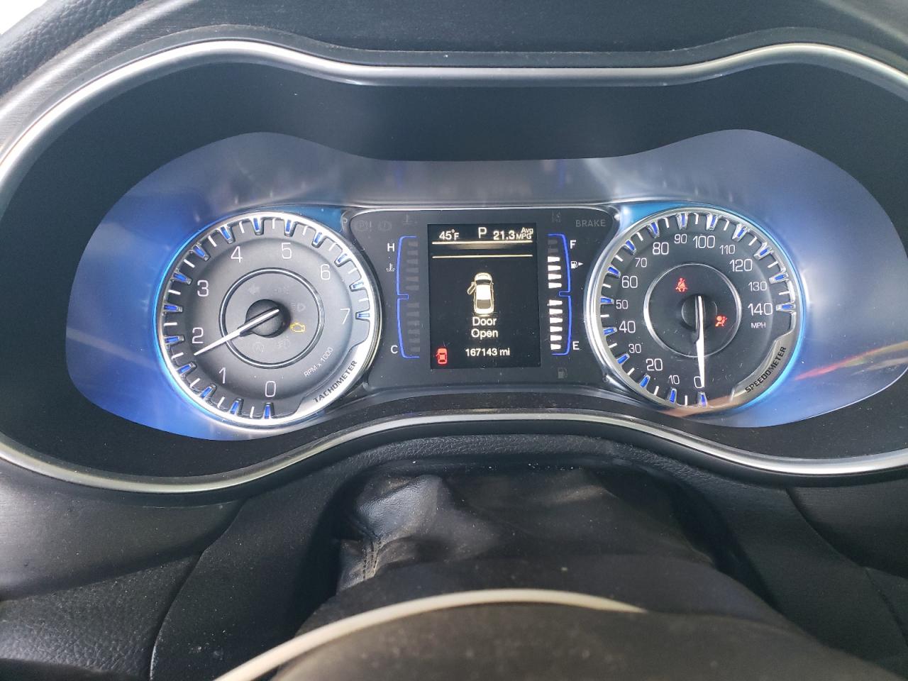 2016 Chrysler 200 - Image 9