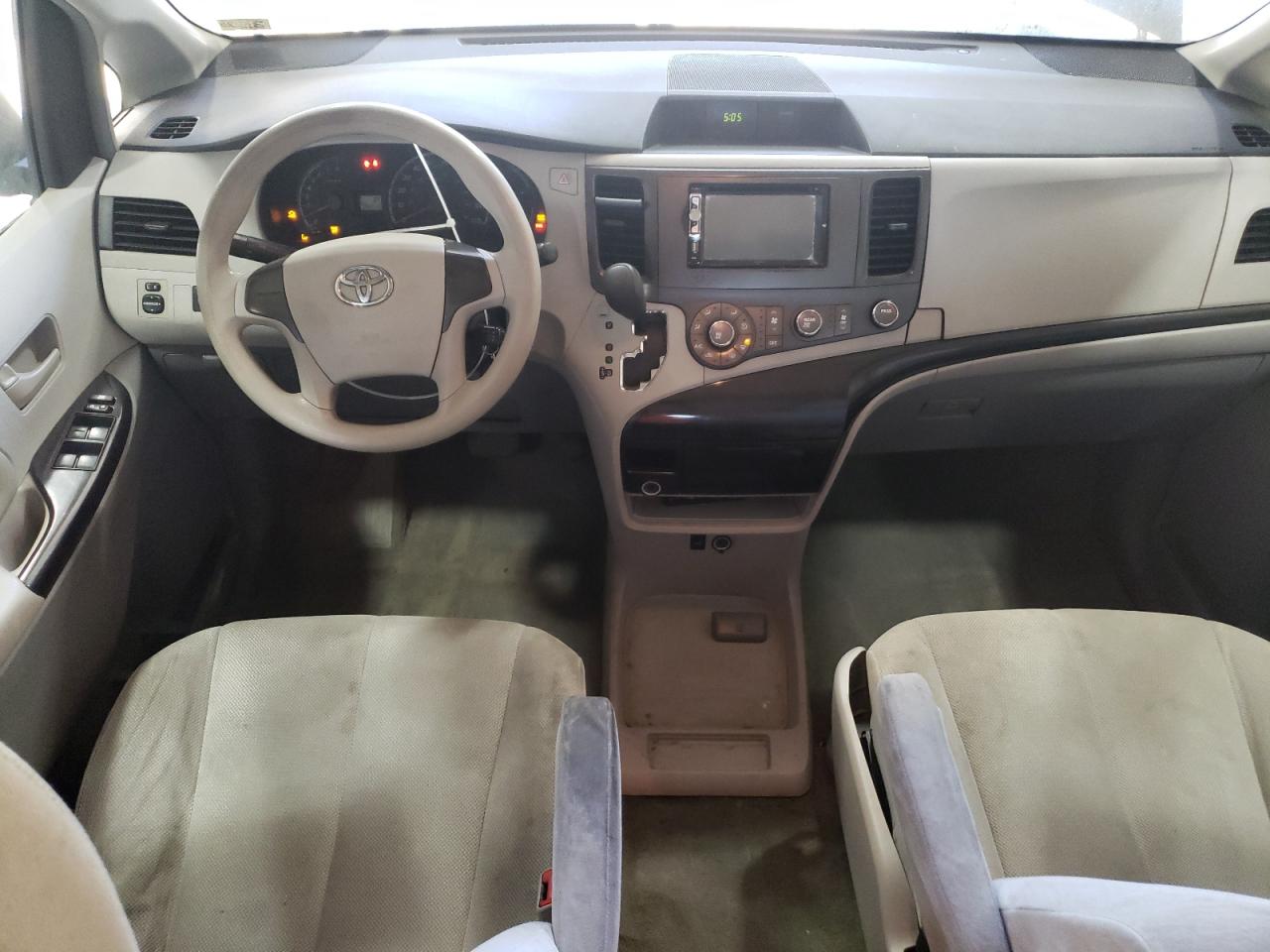 2014 Toyota Sienna - Image 8