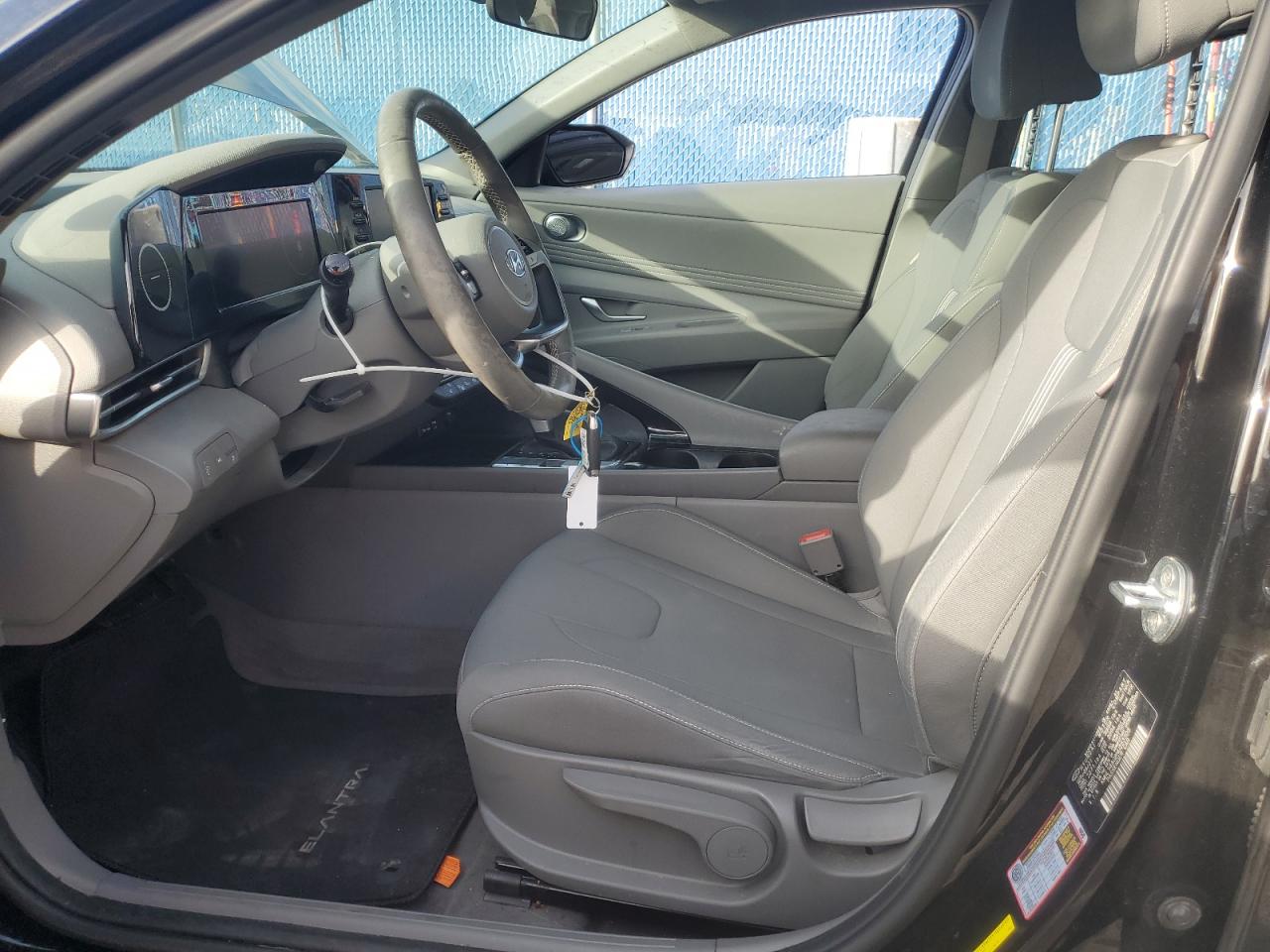 2022 Hyundai Elantra - Image 7
