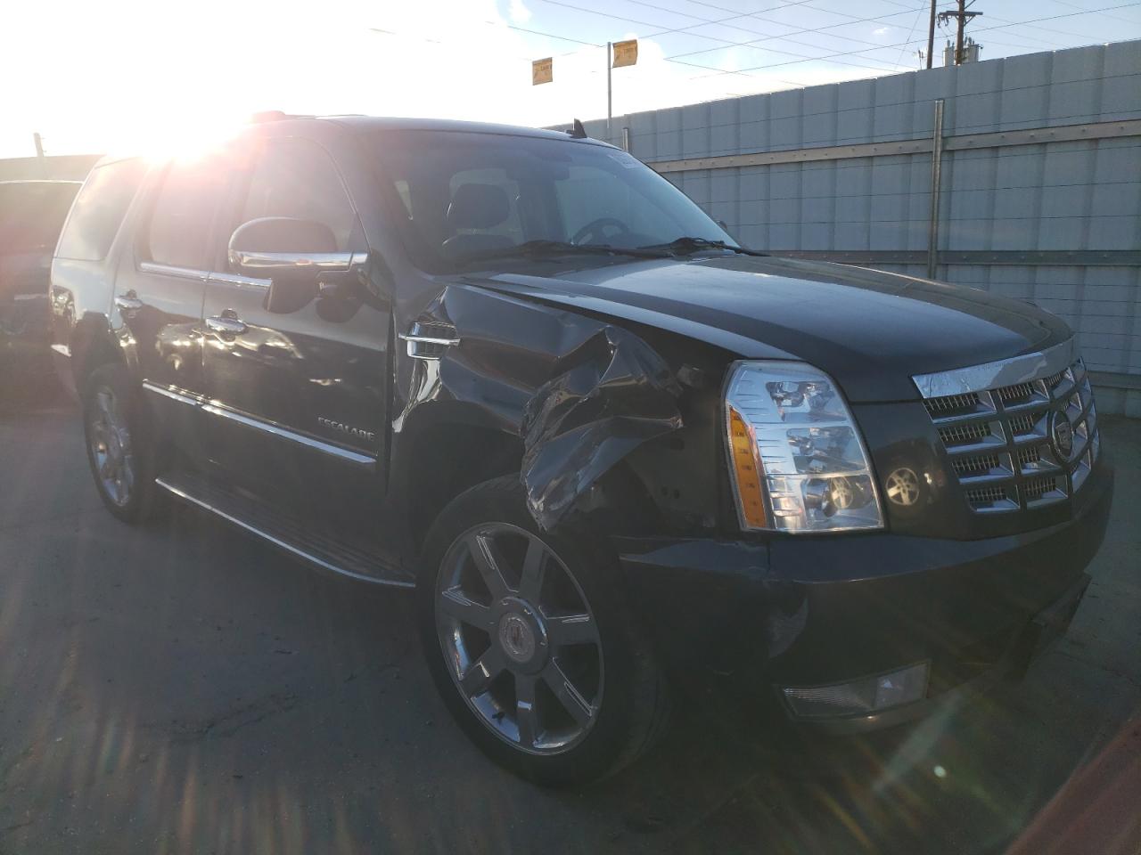 2010 Cadillac Escalade - Image 4