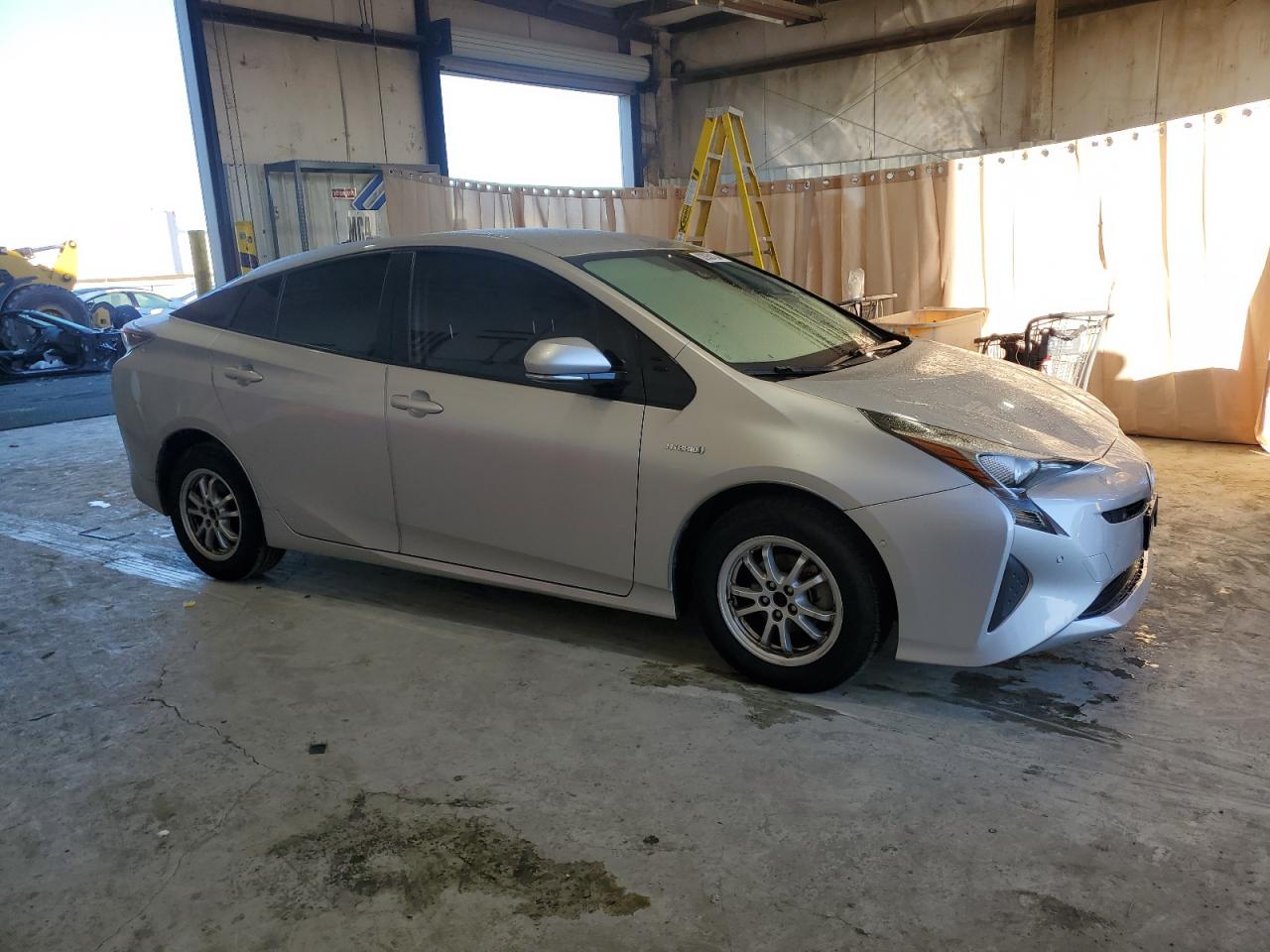 VIN JTDKBRFUXJ3601076 2018 TOYOTA PRIUS no.4