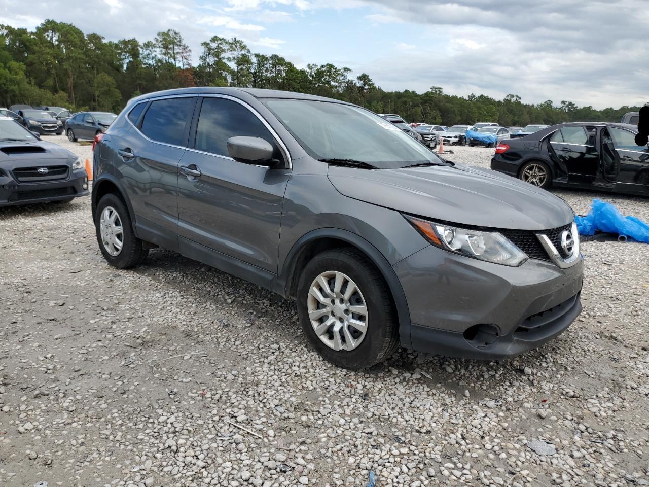 2018 Nissan Rogue - Image 4