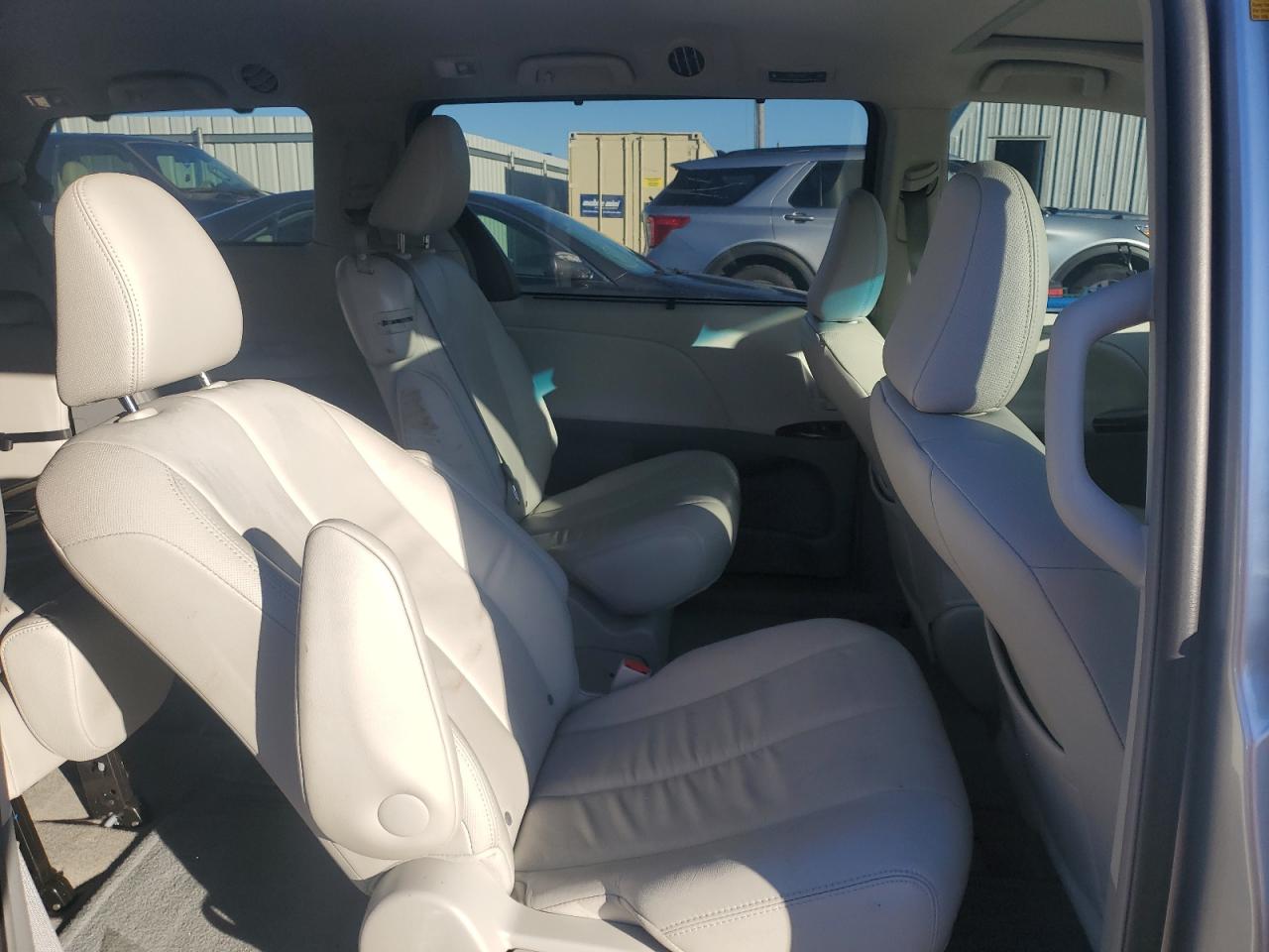 2012 Toyota Sienna - Image 11
