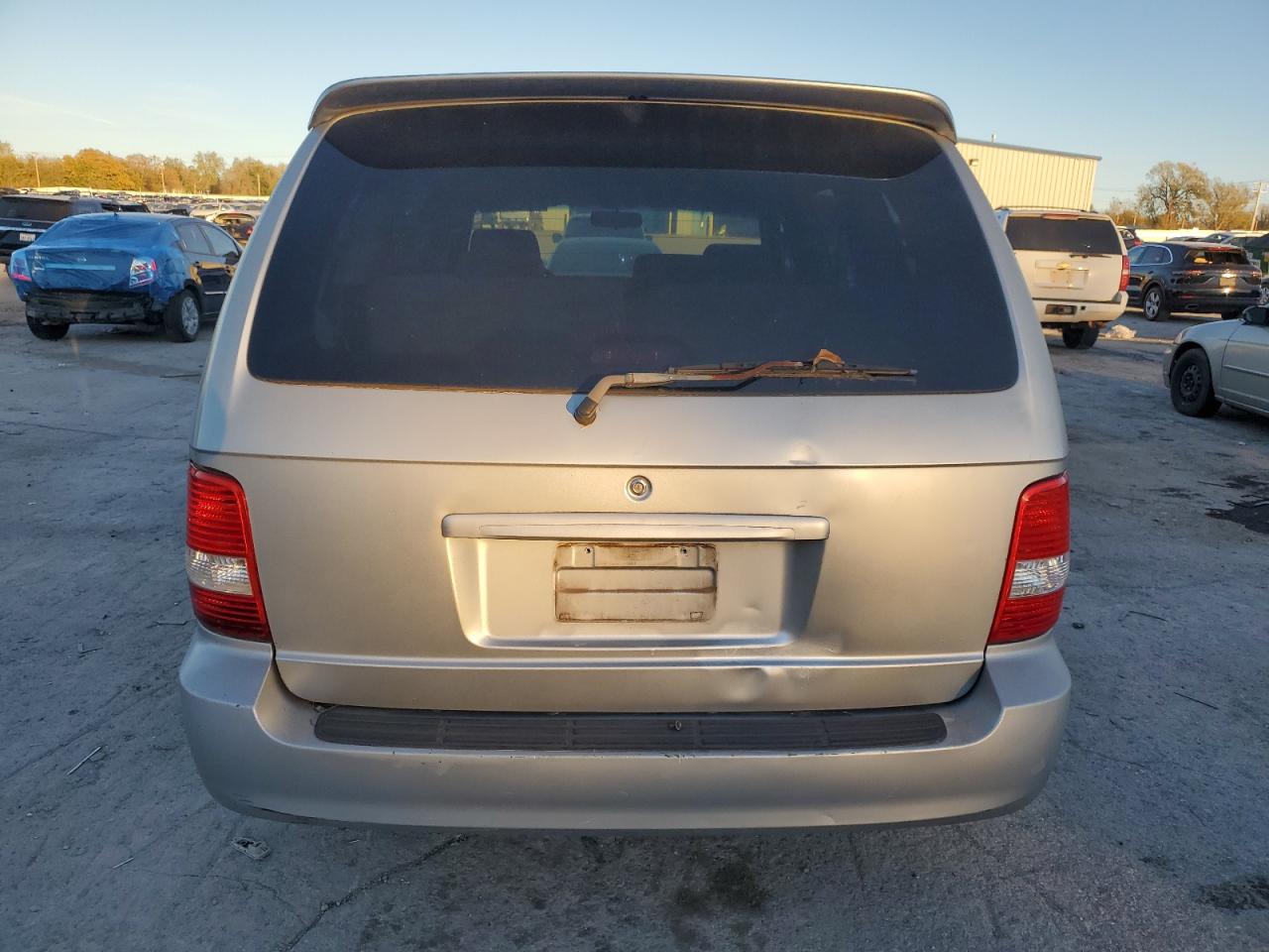 2004 Kia Sedona Ex VIN: KNDUP131546611507 Lot: 82050794