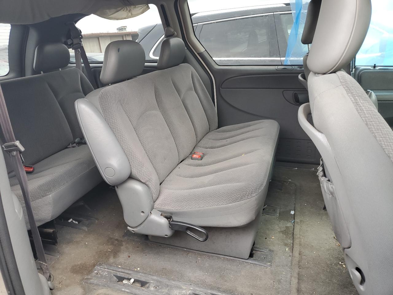 2005 Dodge Caravan - Image 11