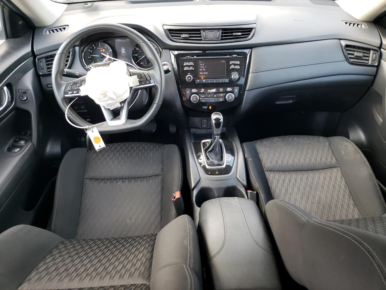 2017 Nissan Rogue - Image 8