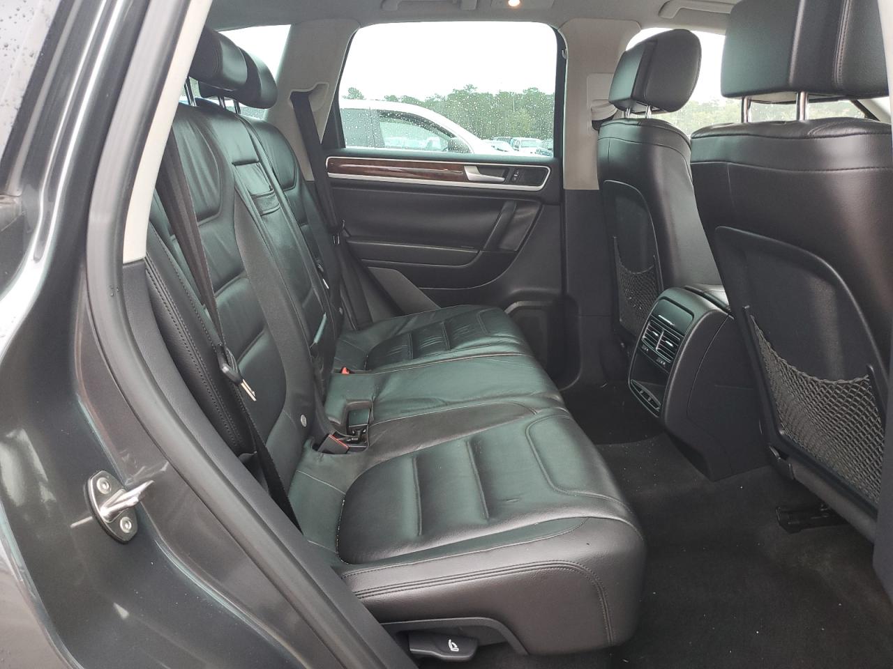2014 Volkswagen Touareg - Image 12