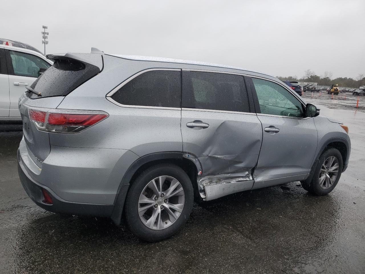 2015 Toyota Highlander - Image 3