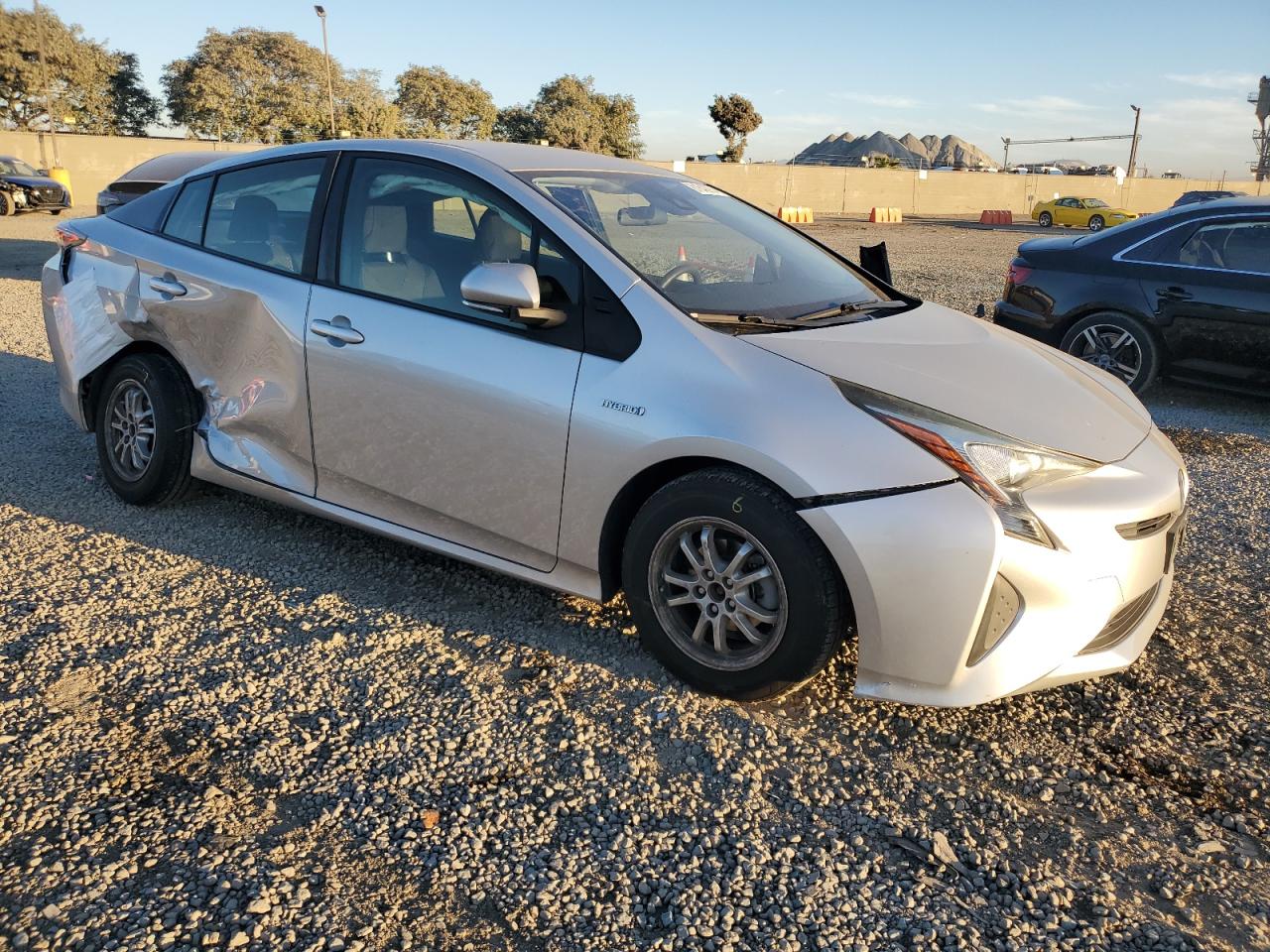 VIN JTDKBRFU2J3081987 2018 TOYOTA PRIUS no.4