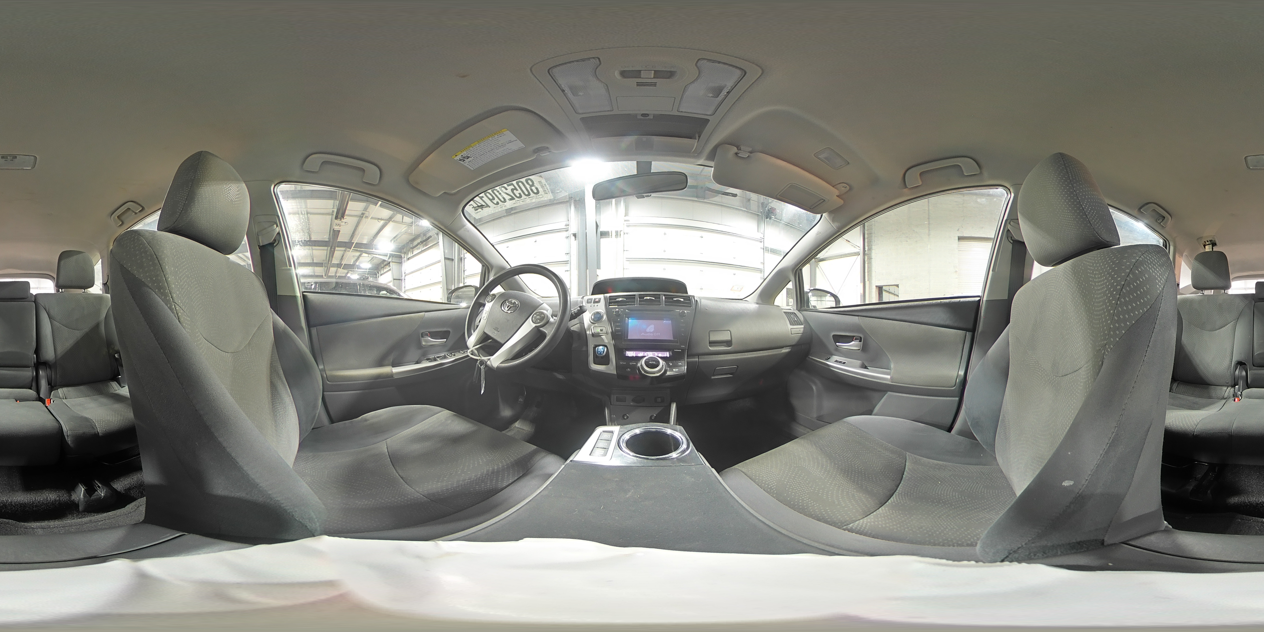 2012 Toyota Prius - Image 15