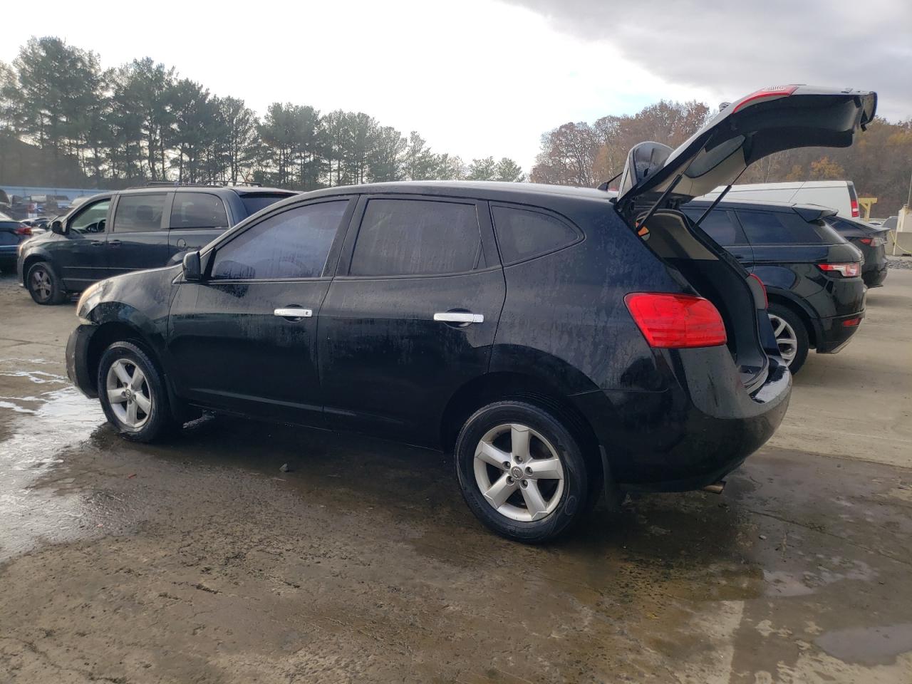 2010 Nissan Rogue - Image 2